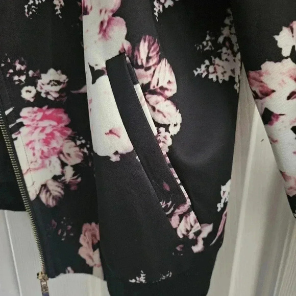 NWOT Forever21 Plus Floral Bomber Jacket - Picture 5 of 10